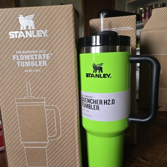 STANLEY THE FLOWSTATE QUENCHER H2.0 TUMBLER 40OZ- NEON GREEN NEW - Picture 2 of 4